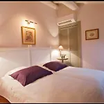 Bed and Breakfast Maison De La Bourgade 4*