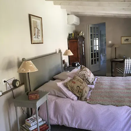 Bed and Breakfast Maison De La Bourgade 4*